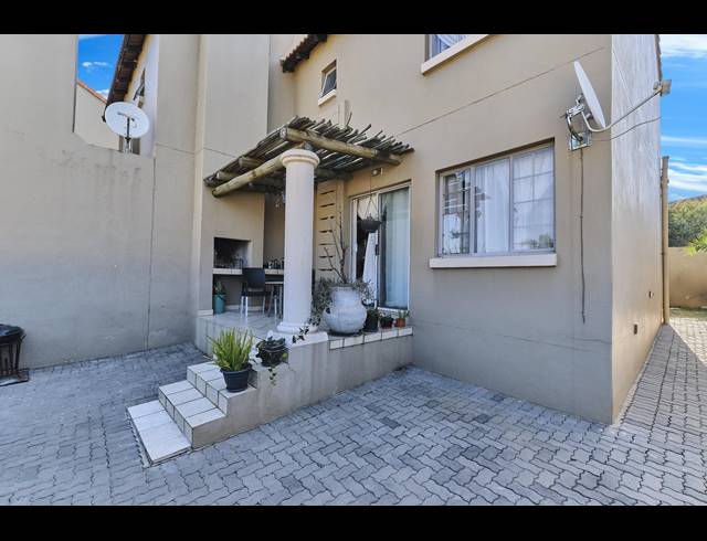 2 BEDROOM DUPLEX SOLD IN NORTH RIDING
